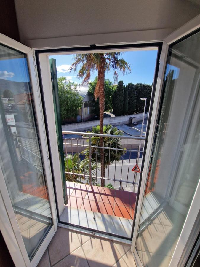 Palm House Διαμέρισμα Αλμπένγκα Εξωτερικό φωτογραφία