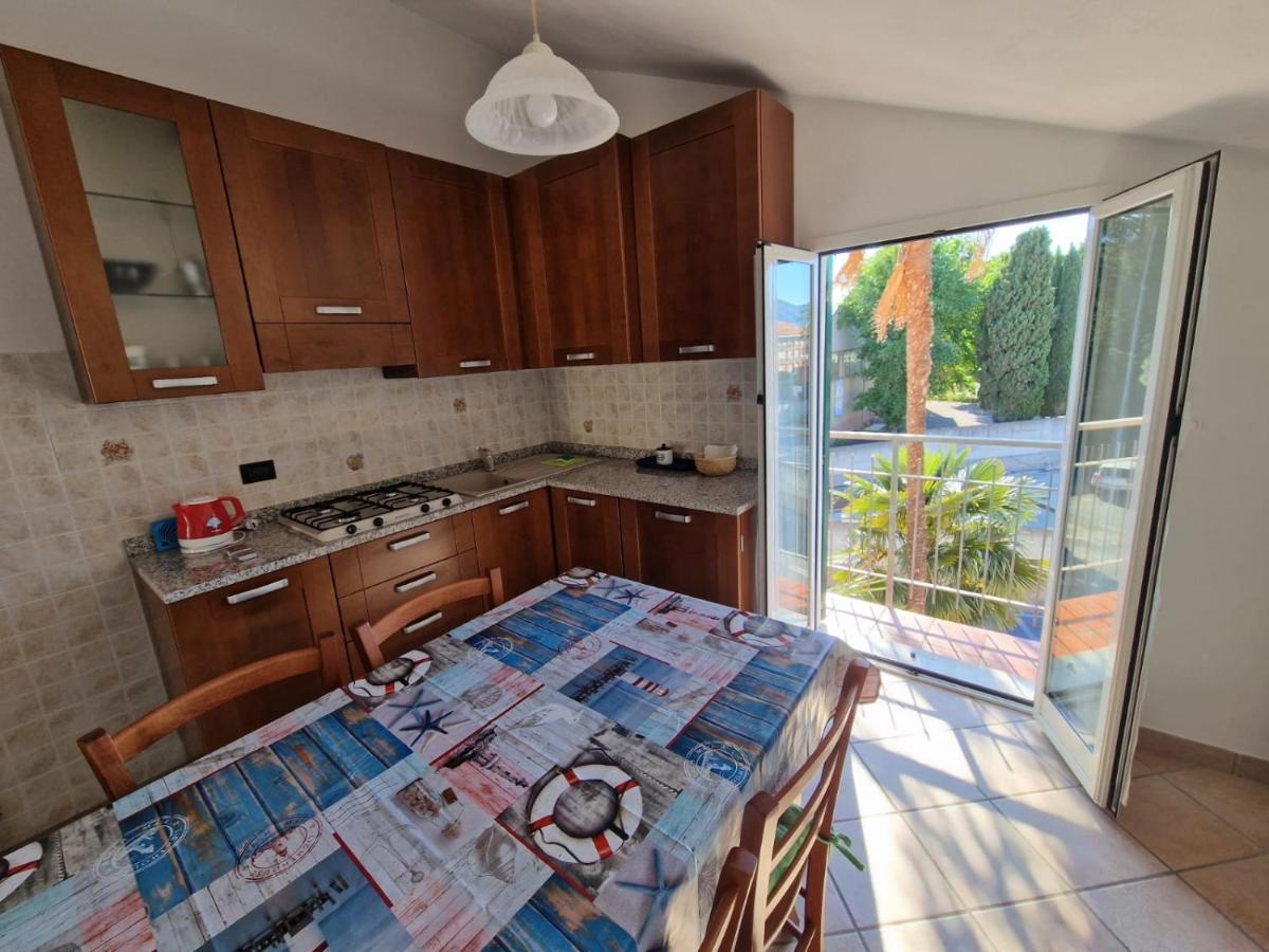 Palm House Διαμέρισμα Αλμπένγκα Εξωτερικό φωτογραφία